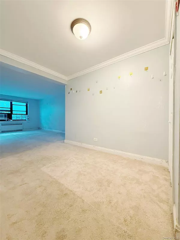 Flushing, NY 11364,7355 210 ST #2P