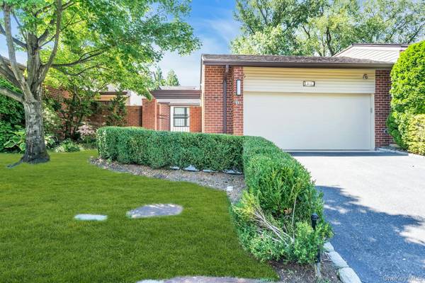 Manhasset, NY 11030,211 Hornbill DR