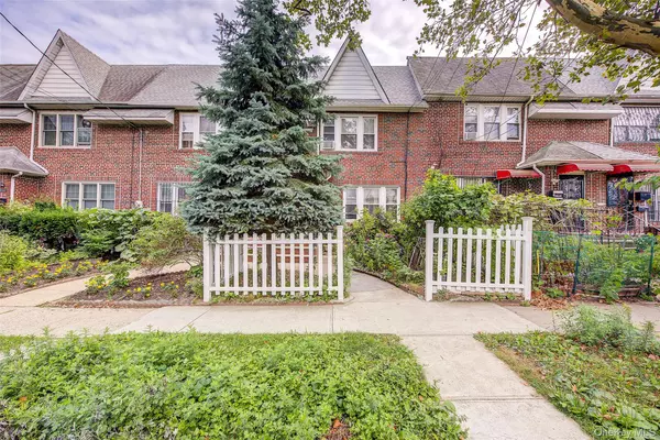 Jamaica Hills, NY 11432,161-10 84th RD