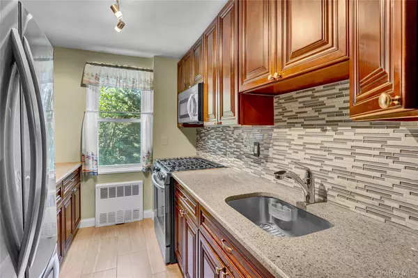 East Rockaway, NY 11518,490 Atlantic AVE #218