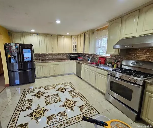Holliswood, NY 11423,86-14 Sutro ST #Whole House
