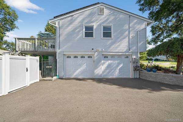 Washingtonville, NY 10992,18 Carlisle WAY