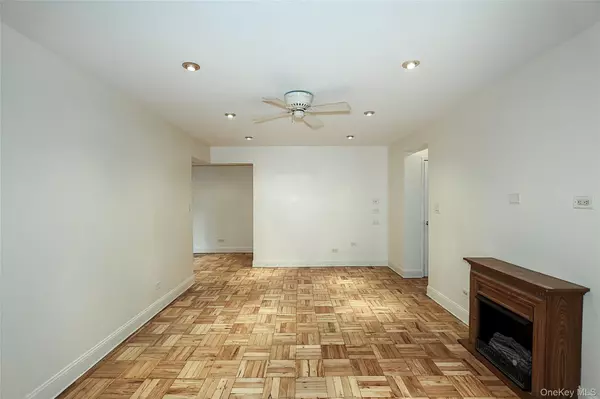 Rego Park, NY 11374,7510 Yellowstone BLVD #2C