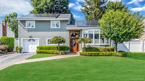 271 N. Kentucky AVE, Massapequa, NY 11758