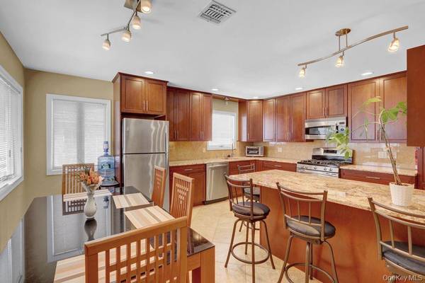 Freeport, NY 11520,497 Nassau AVE