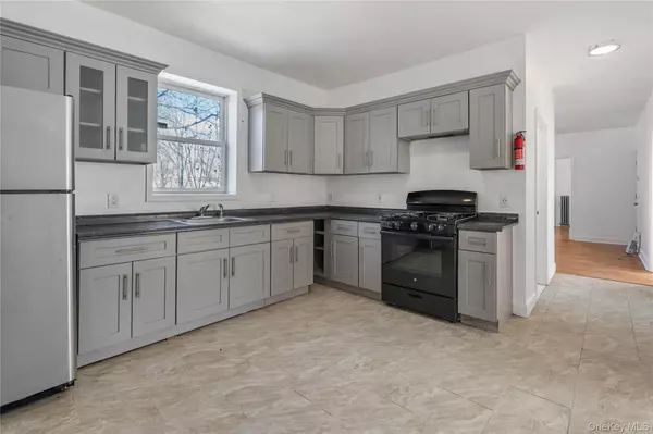 Poughkeepsie, NY 12601,94 Winnikee AVE #1