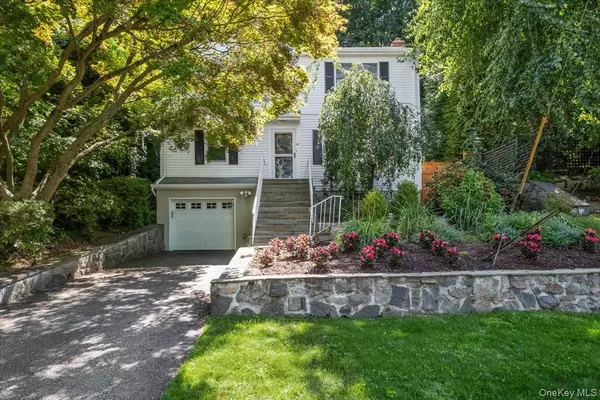 28 Parkway CIR, Scarsdale, NY 10583