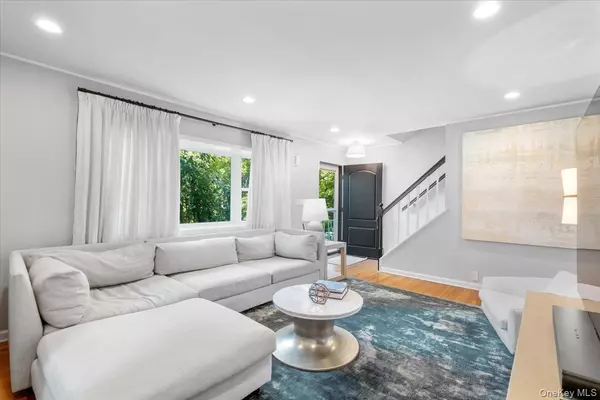 Scarsdale, NY 10583,28 Parkway CIR