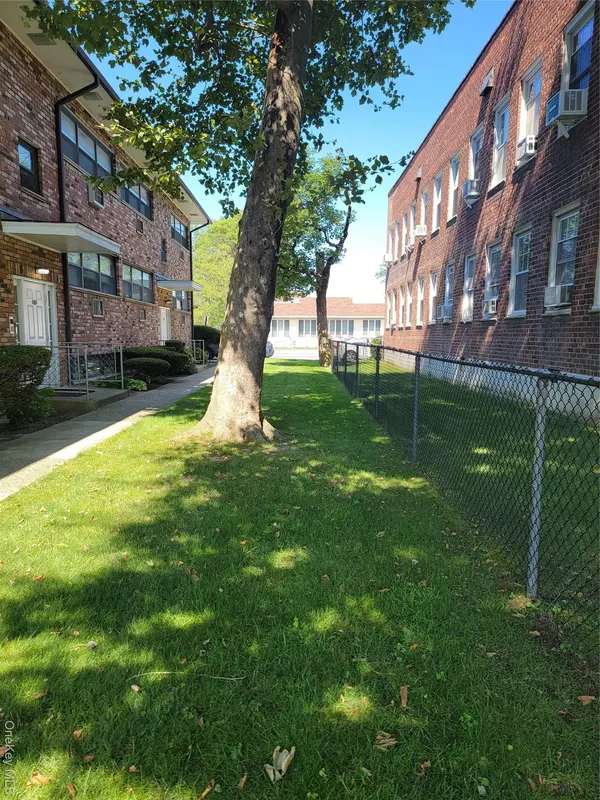 Rockville Centre, NY 11570,84 Lincoln AVE #C5