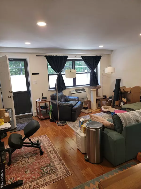 Rockville Centre, NY 11570,84 Lincoln AVE #C5