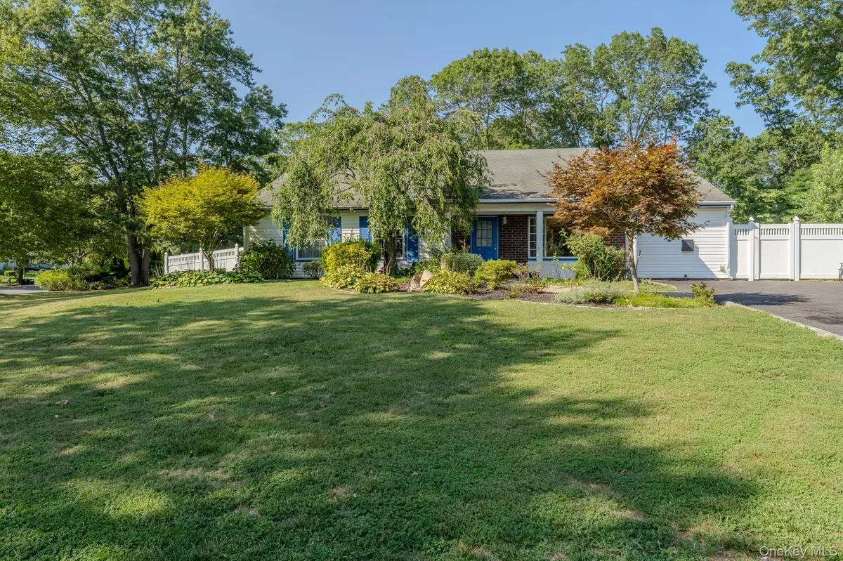 Coram, NY 11727,21 Mount Snow LN