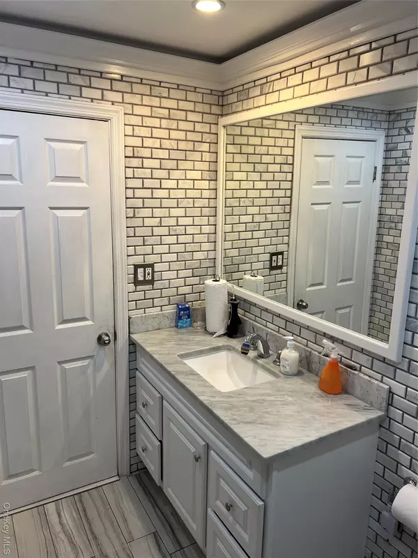 Roosevelt, NY 11575,5 2nd PL