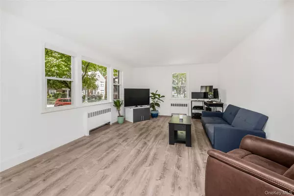 Bronxville, NY 10708,79 Lawrence Park CRES #79