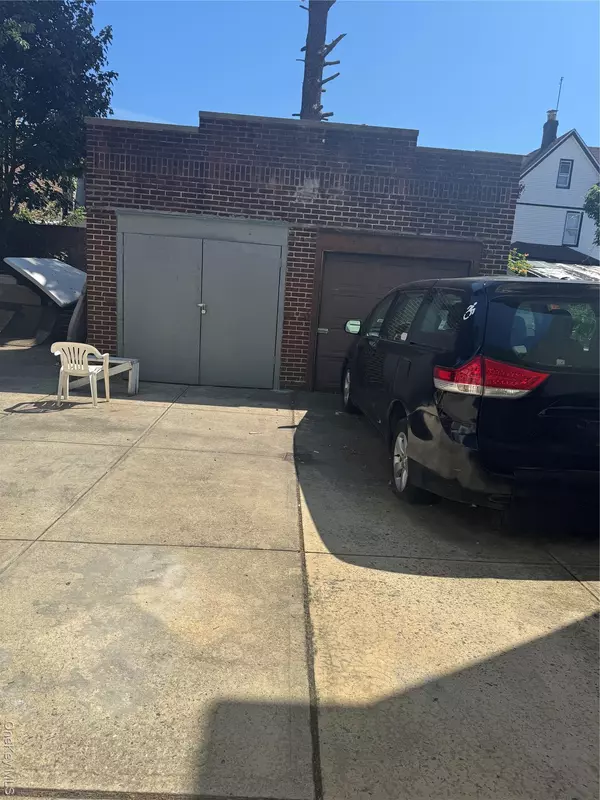 Richmond Hill S., NY 11419,9413 116th ST