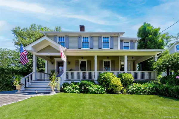 Manhasset, NY 11030,14 Buckingham PL