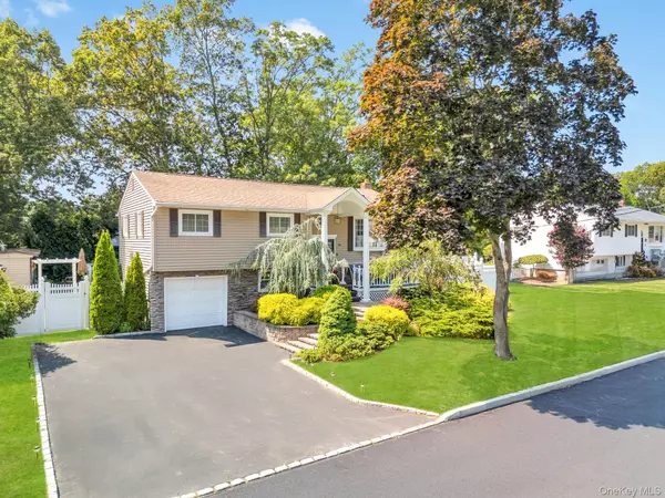 Saint James, NY 11780,152 Saint James AVE