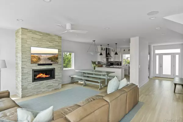 Westhampton, NY 11977,617 Dune RD
