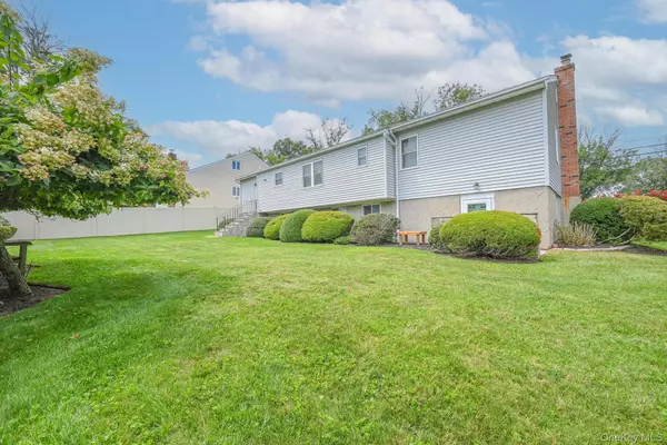 Kings Park, NY 11754,59 Rosewood RD