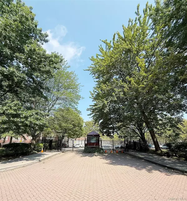Flushing, NY 11367,15020 71 AVE #3E