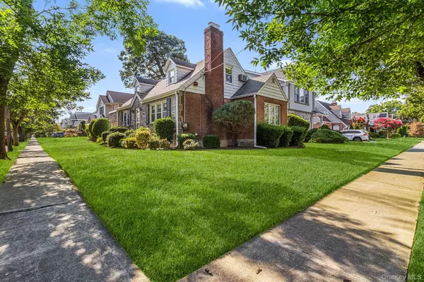 New Hyde Park, NY 11040,19 Dallas AVE