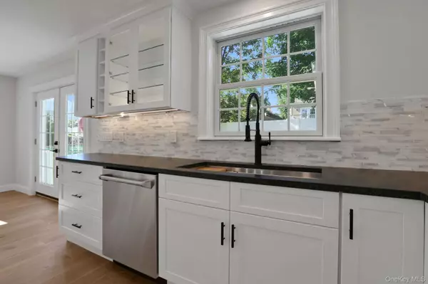 Beacon, NY 12508,32 Ackerman ST