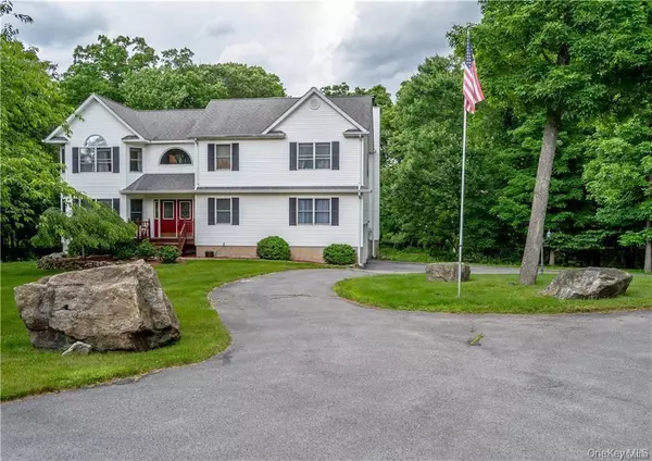 33 Sandra LN, Monroe, NY 10950