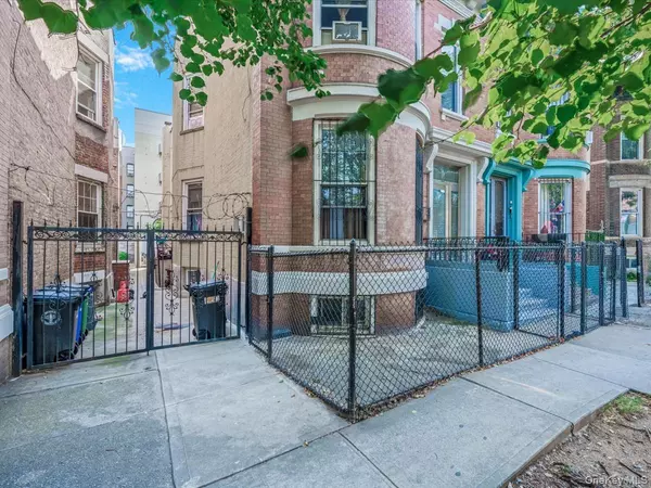 Bronx, NY 10474,860 Manida ST