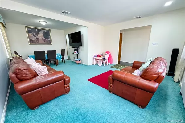 Floral Park, NY 11004,8019 266th ST