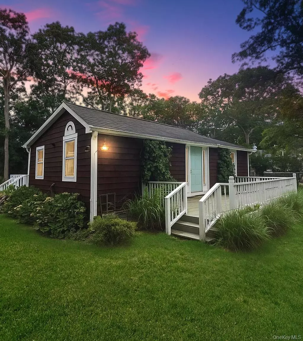 East Quogue, NY 11942,61 Squires AVE