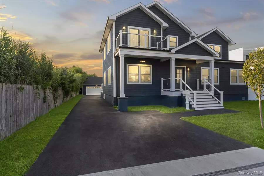 7 S Bay AVE, Bay Shore, NY 11706