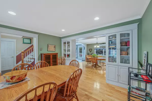 East Setauket, NY 11733,10 Spyglass LN