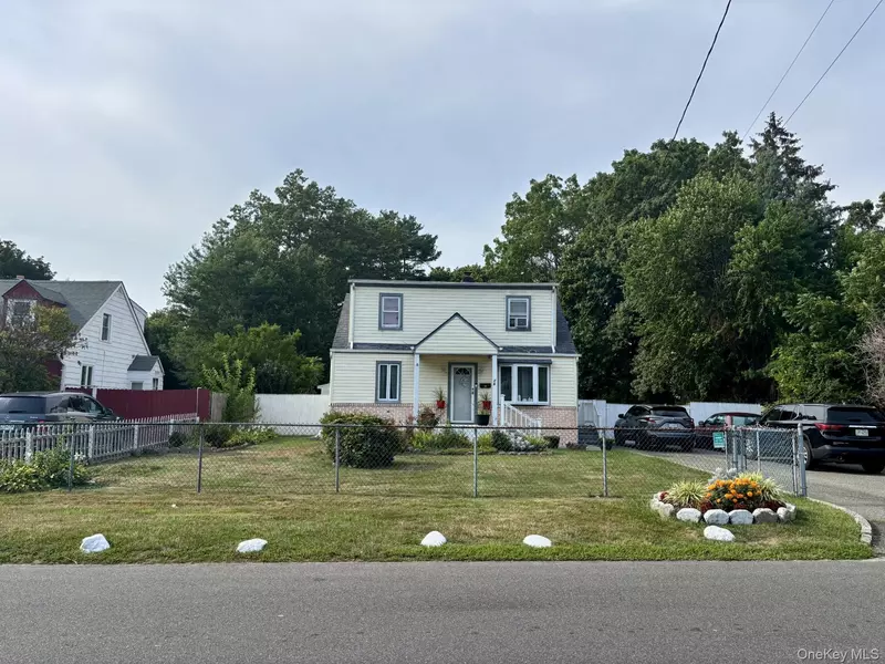26 E 12th ST, Huntington Station, NY 11746