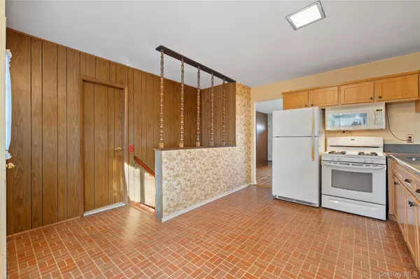 Sayville, NY 11782,696 Bohemia Pkwy