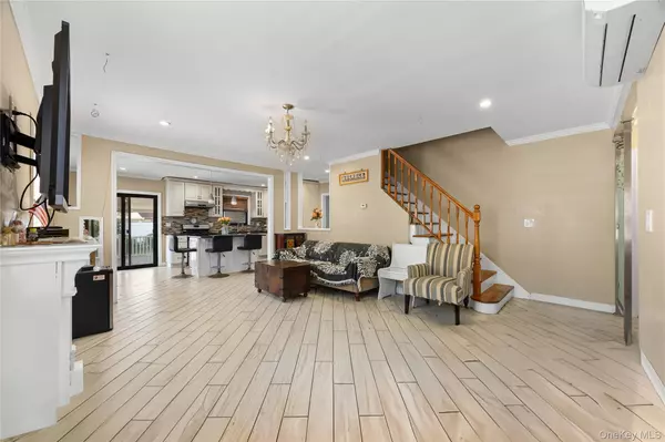 Fresh Meadows, NY 11366,73-08 187th ST