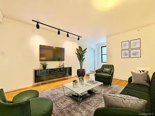 Forest Hills, NY 11375,102-17 64th Road #3E