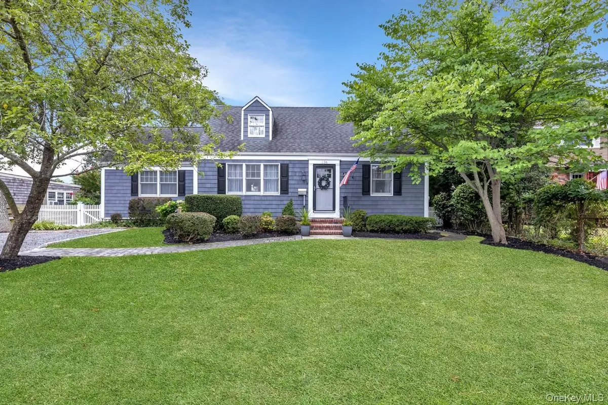 Islip, NY 11751,136 Cedar AVE