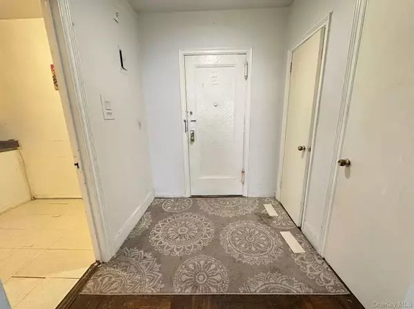 Flushing, NY 11354,33-38 Parsons BLVD #5E