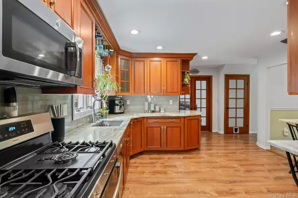 Huntington, NY 11743,6 Emil CT