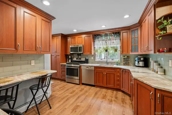 Huntington, NY 11743,6 Emil CT