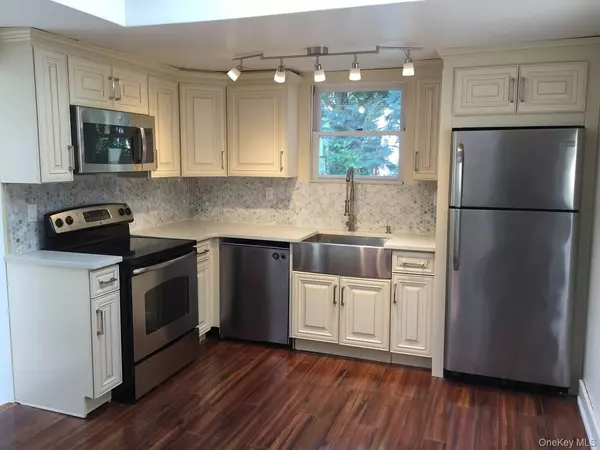 Huntington, NY 11743,102 Woodbury RD