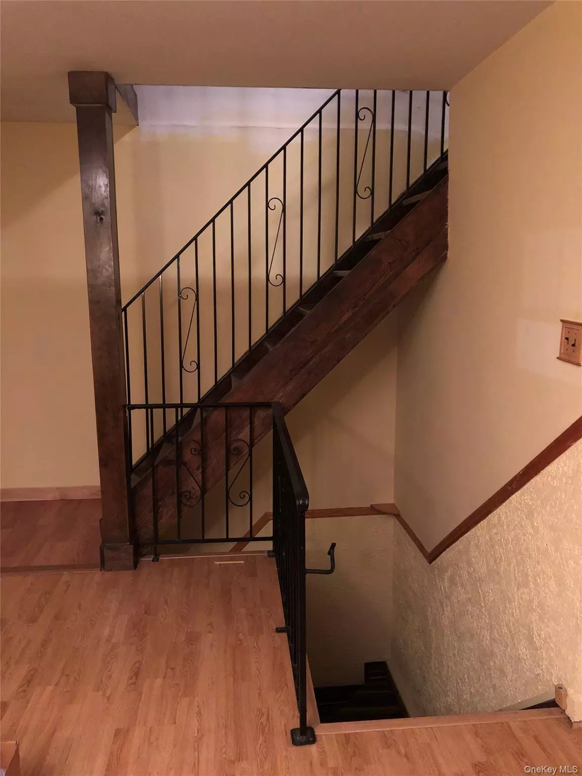 Glen Oaks, NY 11004,261-29 Langston #2nd Fl