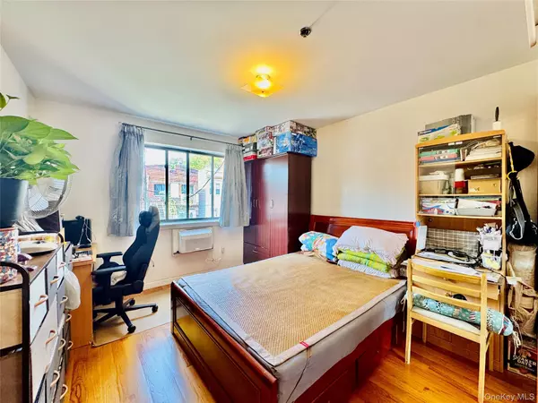 Corona, NY 11368,37-33 107th ST #2A