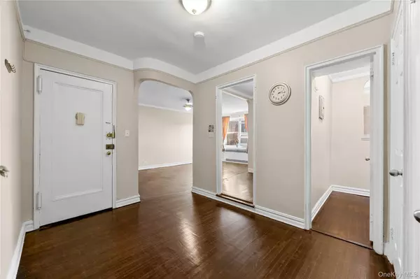 Forest Hills, NY 11375,99-45 67th RD #620