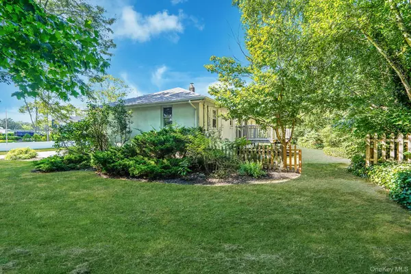 Islip, NY 11751,1548 Spur DR