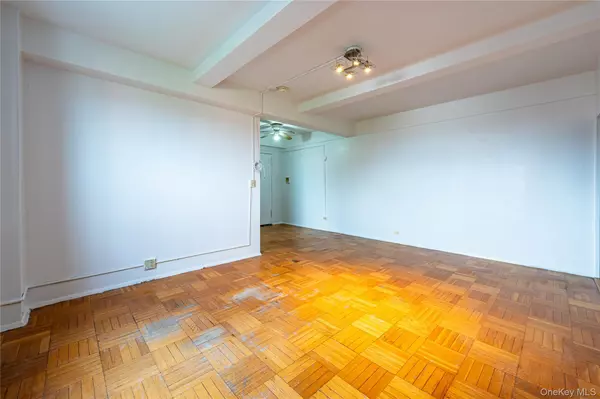 Bronx, NY 10462,1604 Metropolitan AVE #9G