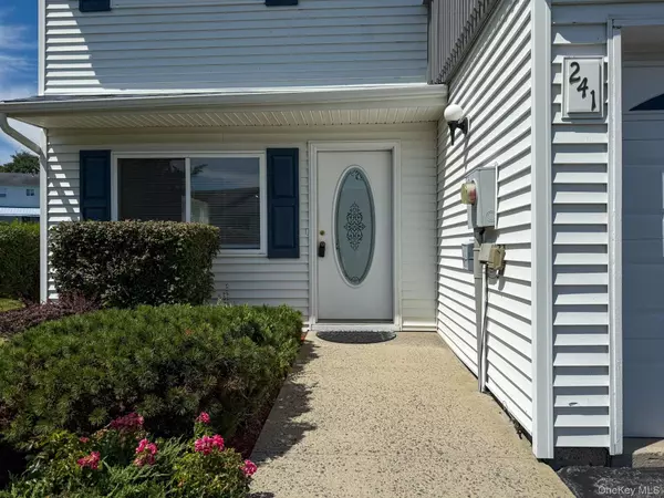 New Windsor, NY 12553,241 Tamerisk LN