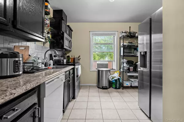 Spring Valley, NY 10977,29 Memorial Park DR