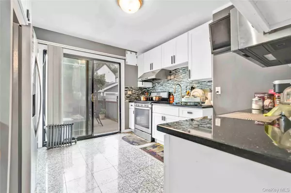 Hollis, NY 11423,8844 202nd ST