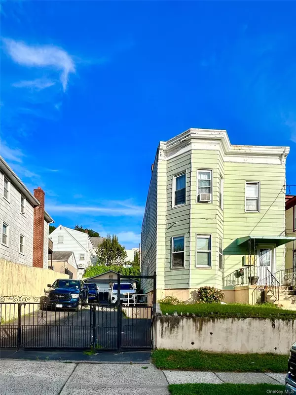 82 Burhans AVE, Yonkers, NY 10701