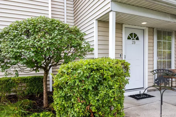 East Setauket, NY 11733,29 Erin LN